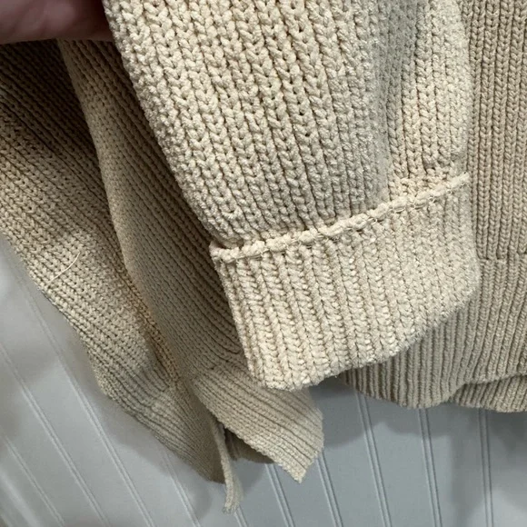 Abercrombie & Fitch Cozy Cream Sweater - Picture 5 of 10